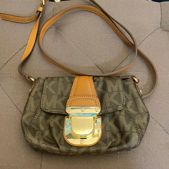 Michael Kors Handbags - Michael Kors brown logo purse